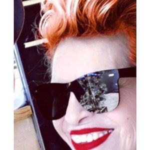 Meet your Posher, Dee